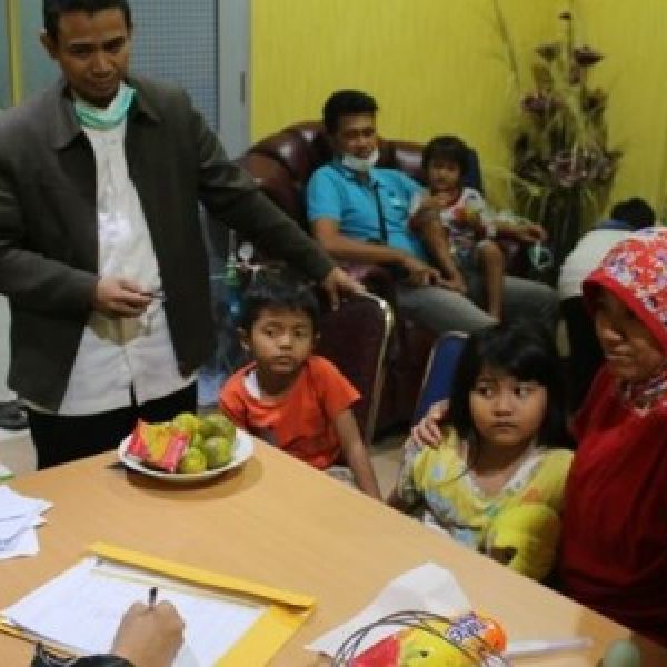 Korban Asap Ke Posko Kesehatan Kian Banyak, Obat-obatan Menipis