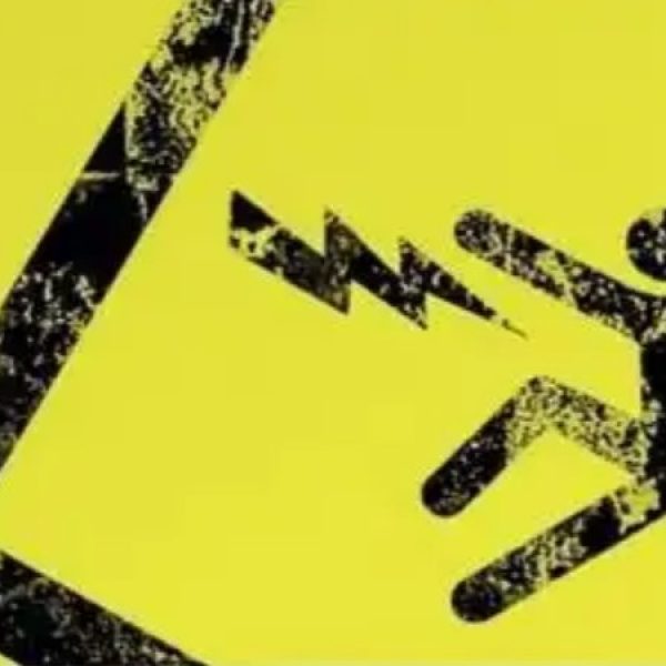 Heboh! Pria Tergantung Dengan Posisi Kepala di Bawah di Tiang Papan Reklame di Singkawang