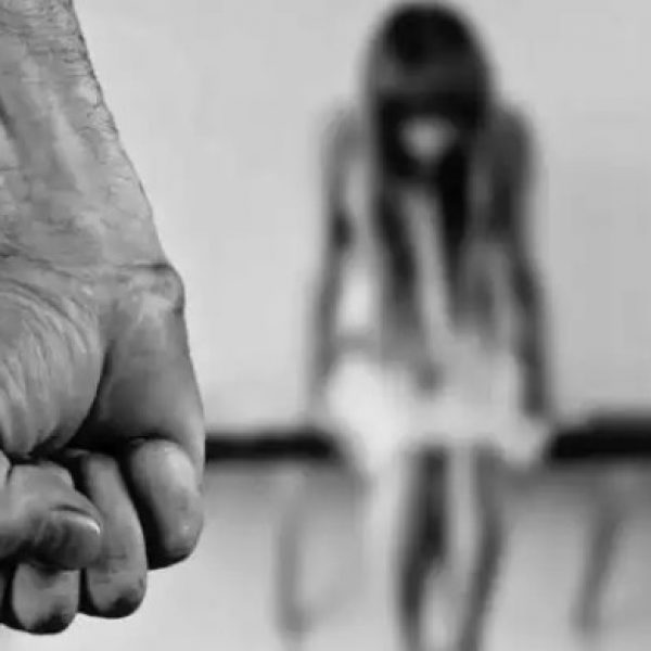 Kejam! Sudah Panggang Tangan Anaknya di Kompor, Ibu Ini Juga Minta Agar Direndam di Laut