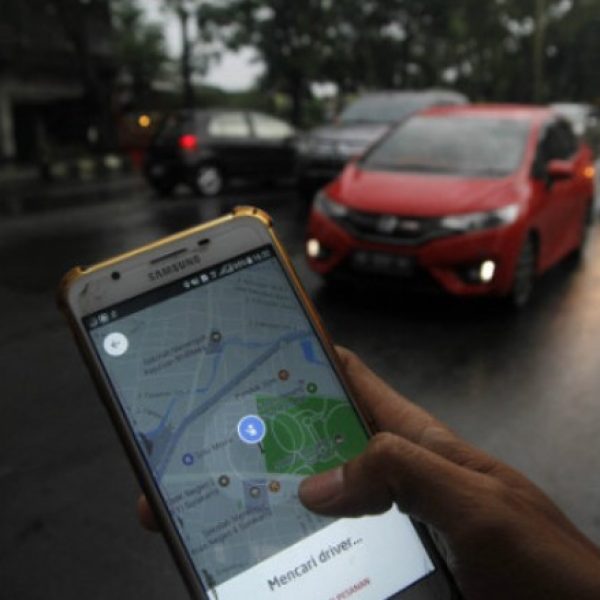 Dihujami 13 Tusukan, Driver Taksi Online Tewas dan Dibuang di Pinggir Jalan