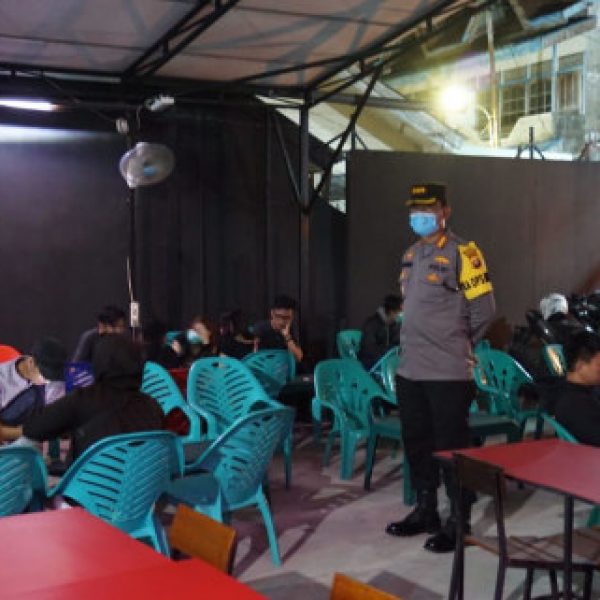 Ngeyel, Warga di Kalbar Tetap Ada yang Nekat Nongkrong di Warung Kopi