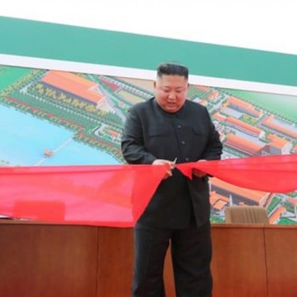 Sempat Diisukan Meninggal, Kim Jong Un Kembali Tampil di Depan Publik