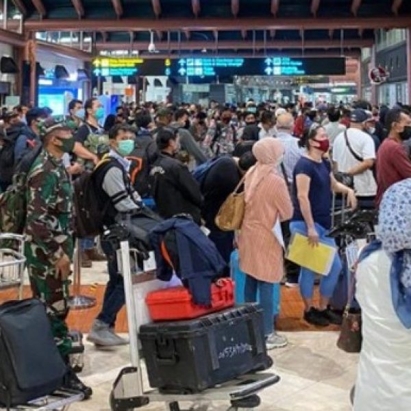 Stafsus Menkeu Minta Maaf soal Aturan Bawa Barang ke Luar Negeri yang Diprotes Netizen