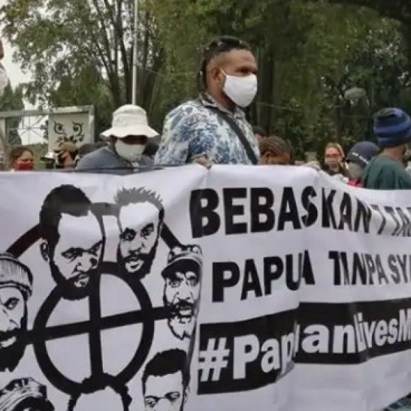 Demo Depan MA, Puluhan Orang Tuntut Pembebasan 7 Tapol Papua