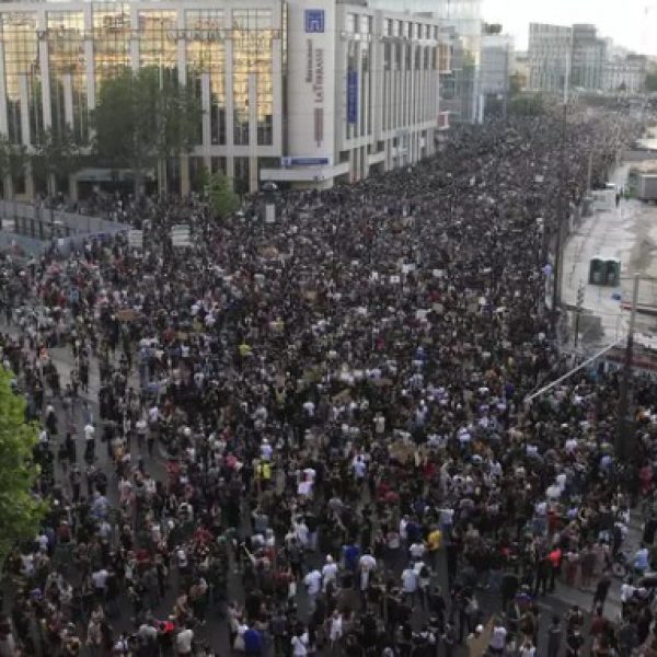 Warga Paris Demo Tolak Tindakan Brutal Polisi terhadap Etnis Minoritas