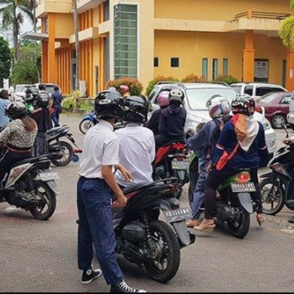 Protes Hasil PPDB, Puluhan Orang Tua Datangi Disdikbud Kalbar