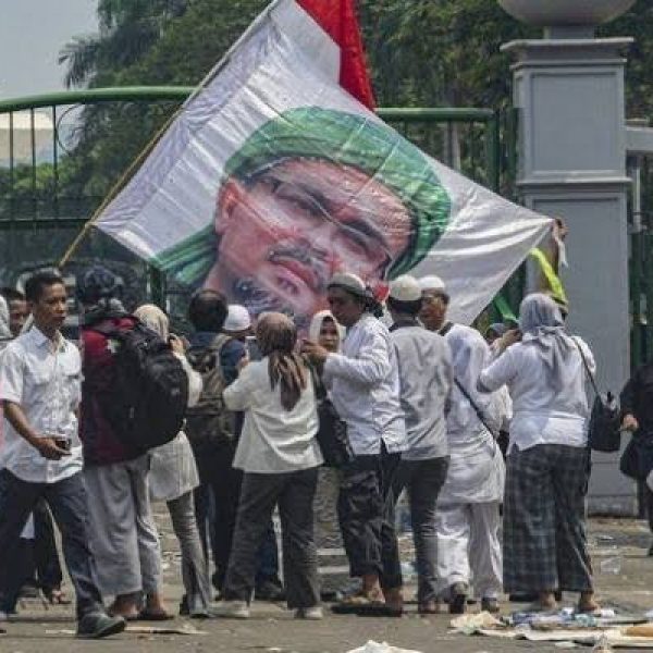 Pasca Dilarang, Atribut Dicopot Aparat Hingga Konten Terkait FPI Akan Diblokir