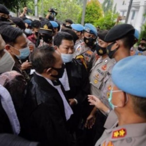 Tim Rizieq Dibatasi Ikut Sidang: Baru Kali Ini Saya Jadi Pengacara Dihalangi Masuk