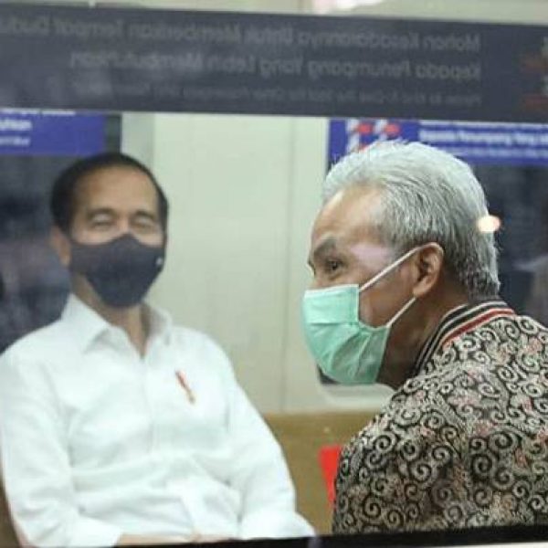 APBD 2022 Mengendap di Bank Rp 123 T, Kegeraman Jokowi dan Respons Ganjar