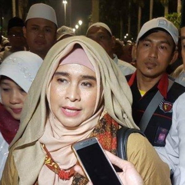 Mengaku Wartawan Saat Sidang Rizieq, Neno Warisman Jadi Bahan Ledekan