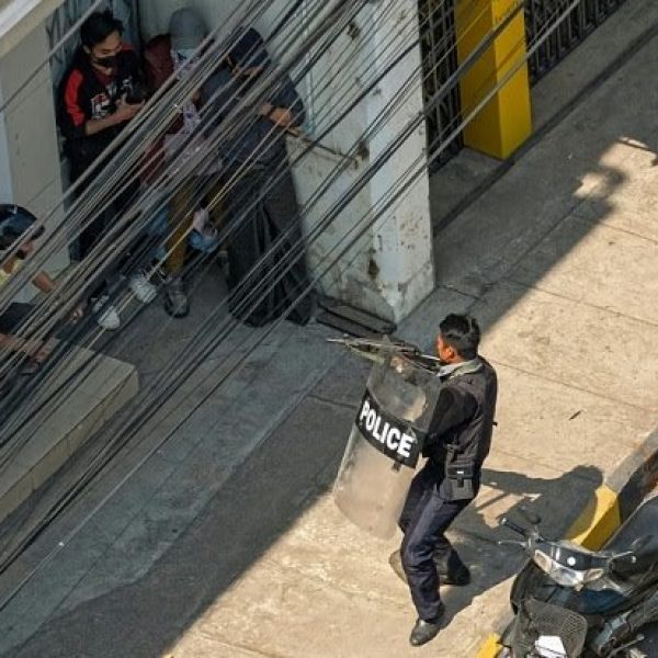 Sadis, Polisi Myanmar Tembak Mati Seorang Demonstran dari Jarak 1 Meter