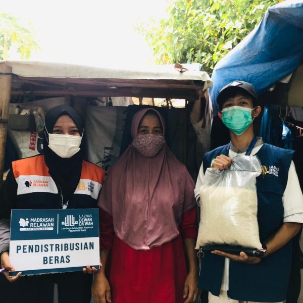 Sambut Ramadhan, Laznas Dewan Da’wah Bali Berbagi Kebahagiaan di Kampung Bugis Serangan