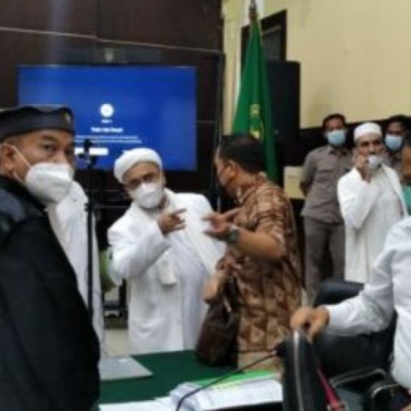 Rizieq Bentak Jaksa yang Potong Pertanyaannya: Ini soal Nasib Saya!