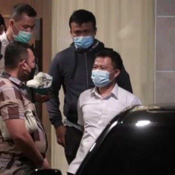 Resmi! Azis Syamsuddin Dicegah KPK Keluar Negeri Selama 6 Bulan