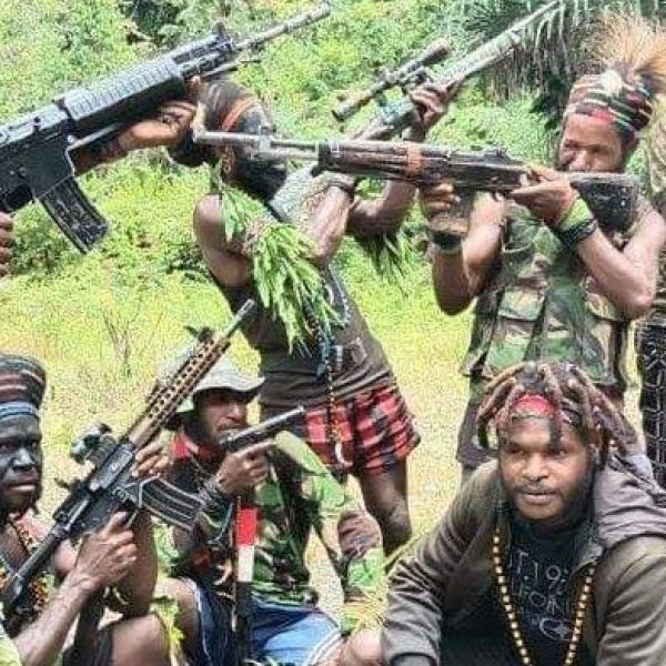 KKB Tembak Mati Seorang Guru dan Bakar Beberapa Sekolah di Papua
