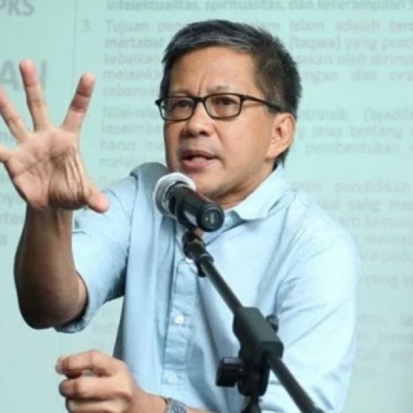 Rocky Gerung Tuding PDIP sebagai Dalang Demo 2 Hari di Rumahnya