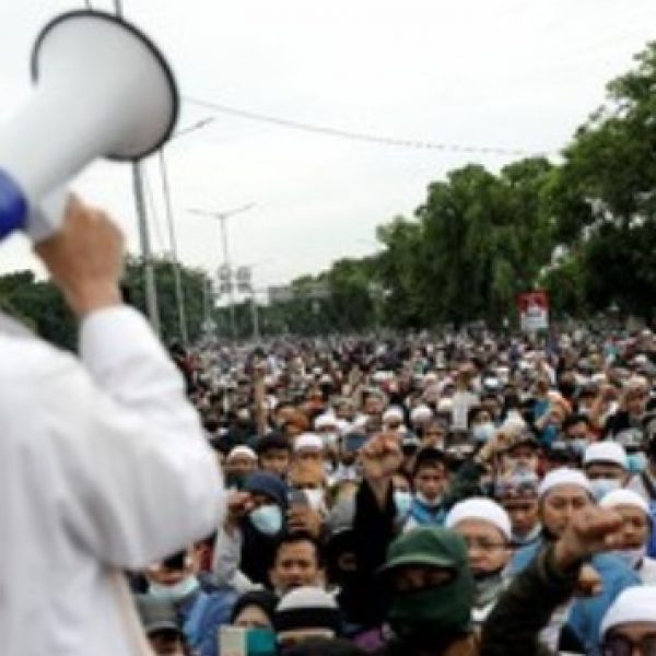 Sidang HRS Picu Kerumunan, CYPR: Pak Anies, Apa Itu Penting untuk Direspons?