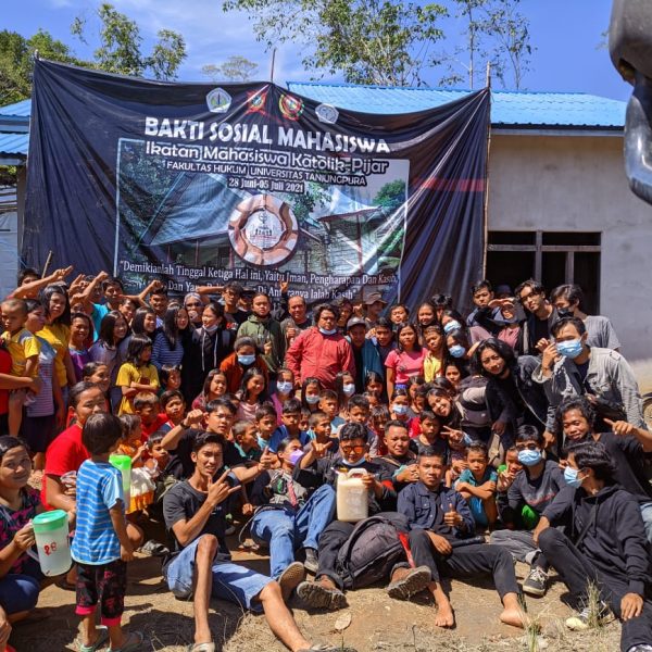 IMKA-Pijar FH Untan Sukses Gelar Bakti Sosial di Dusun Sidap Sekadau