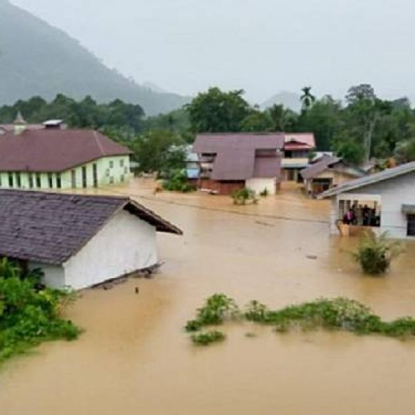 Ratusan Rumah Warga di Desa Pakak Kabupaten Sintang Terendam Banjir