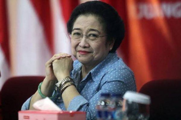 Momen Megawati Difitnah Tolak Jabat Tangan Kaesang