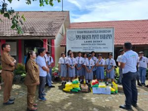 Penyerahan bantuan ALPHA melalui PK Komda Aceh di SMA Panti Harapan Lawe Desky Aceh Tenggara