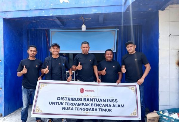 Wujud Misi Kemanusiaan, Direktur Eksekutif INSS Kirim Ratusan Paket Sembako dan Alat Tulis untuk Korban Gempa Flores