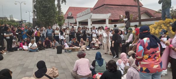Soroti Puluhan Ribu Korban Keracunan, Koalisi Ibu di Yogyakarta Bunyikan Panci Minta Program MBG Distop
