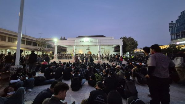2 Tahun Pemerintahan Prabowo Gibran, Mahasiswa Adakan Aksi Demonstrasi di DPRD Kota Yogyakarta